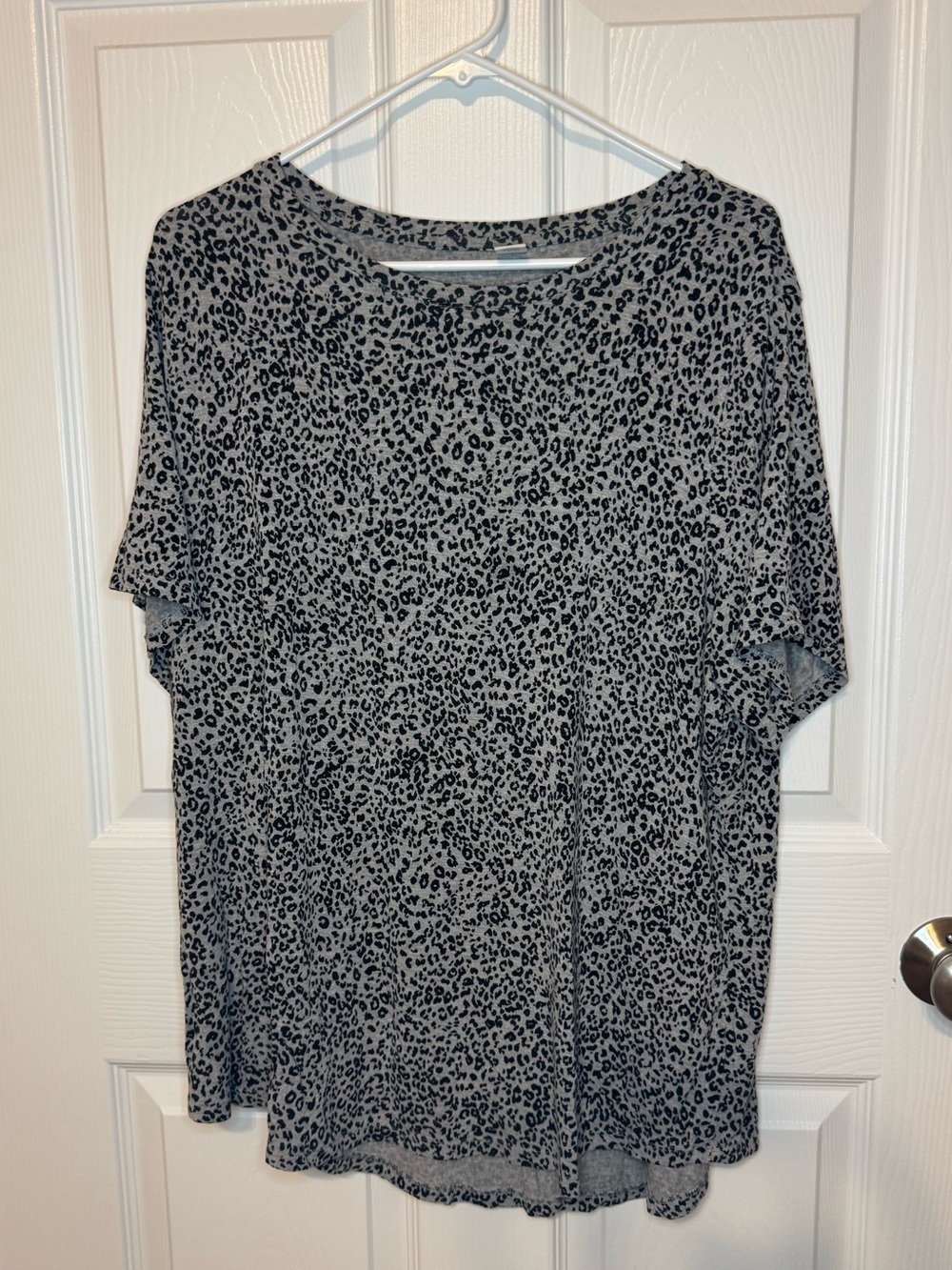 Old Navy Luxe Gray and Black Leopard Print Short Sleeve Top XXL